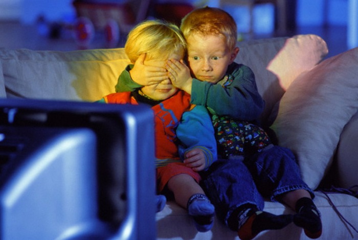 Голубой экран: разрешать ли детям смотреть телевизор