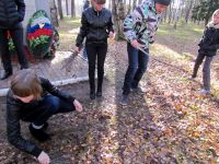 17.10.13_uborka_u_pamyatnika_1