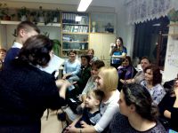 4.03.16_6b_pozdravlyaet_mam_4